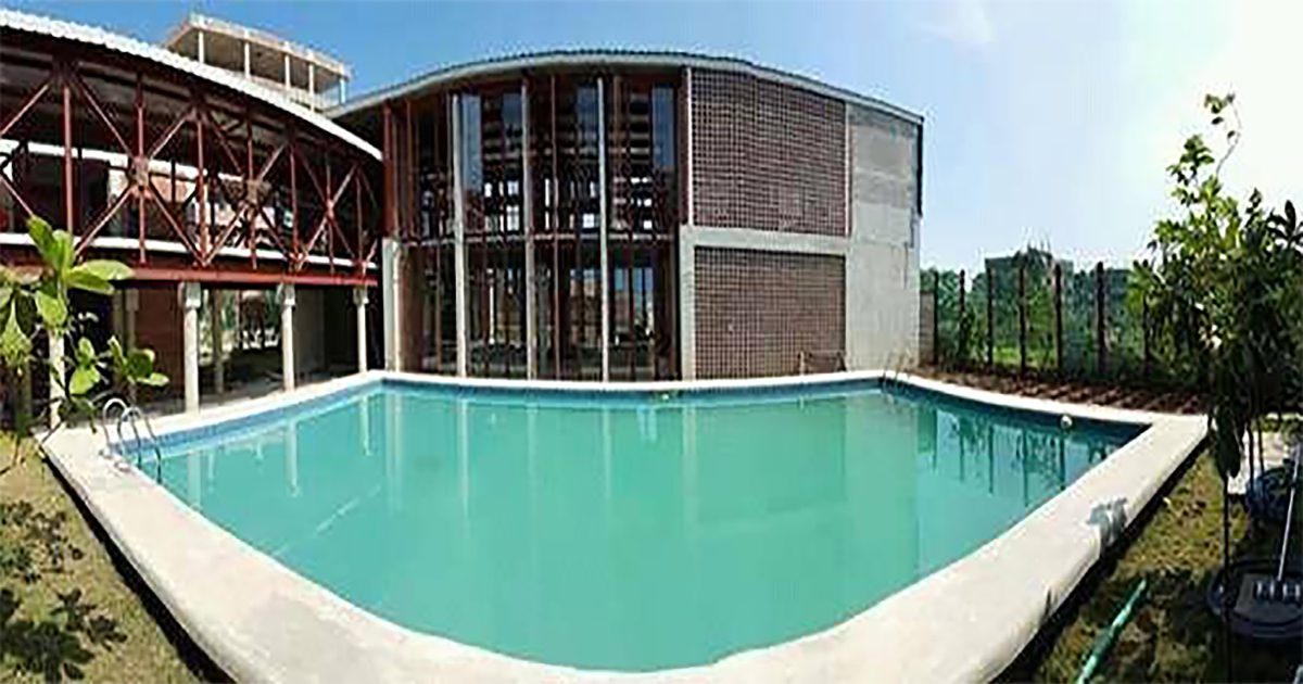 Swimming pool construction company