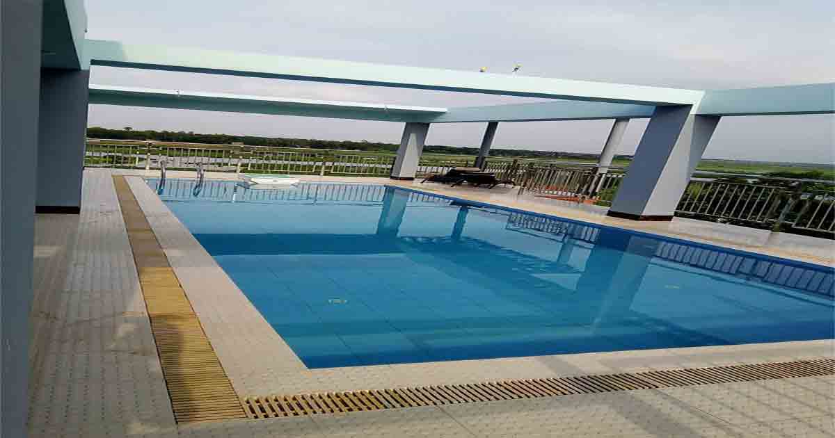 Swimming pool cleaning and maintenance